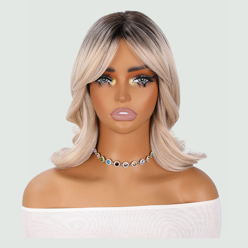 Playful Short Hairstyle in High-Temperature Silk